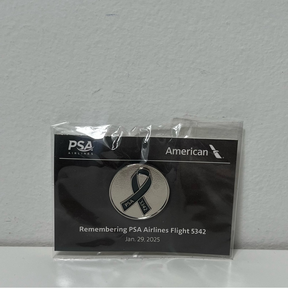 American Airlines Remembering PSA Airlines Flight 5342
Commemorative Ribbon Pin - Picture 4 of 9